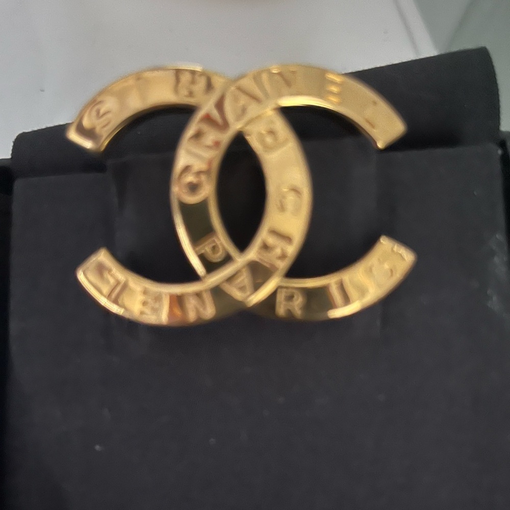 Chanel paris brooch